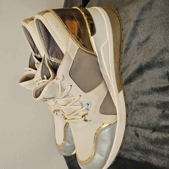 Michael Kors Women's Sneakers Sz. 10 Training Shoes Gray & Gold 2.5" Heel - Picture 3 of 13